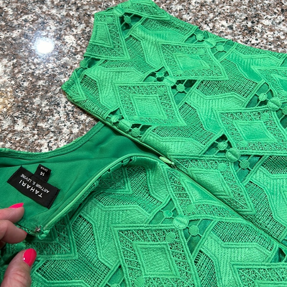 Green Tahari lace dress fully lined, zip back size 14 - Picture 6 of 7